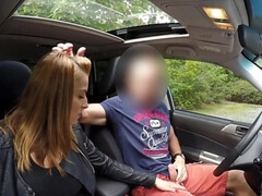 18 jaar, Auto, Man die toekijkt, Europees, Handbeurt, Geld, Roodharige vrouw, Tiener