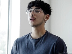 Gros cul, Gros seins, Sucer une bite, Brunette brune, Gorge profonde, Branlette thaïlandaise, Mature, Nénés