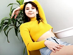 Brunette brune, Doigter, Masturbation, Maigrichonne, Solo, Dénudage, Adolescente, Nénés