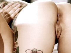 Américain, Cul, Brunette brune, Couple, Embrassement, Lesbienne, Seins naturels, Bureau