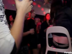 Blondine, Bekleidet, Schwanz, Frau, Hardcore, Orgie, Ablutschen, Swingers