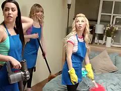 Vingeren, Hd, Natuurlijke tieten, Anaal likken, Geschoren, Spuiten, Tiener, Trio