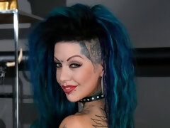 In den arsch, Grosser arsch, Blasen, Braunhaarige, Frau frau mann, Hardcore, Tätowierung, Jungendliche (18+)