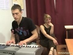 Rubia, Mamada, Pareja, Corridas, Sexo duro, Tacones, Madres para coger, Maestra