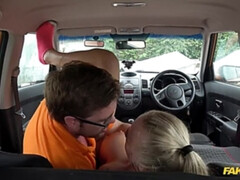 Tetas grandes, Mamada, Coche, Estilo perrito, Penetracion con dedos, Al aire libre, Pov, Coño