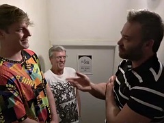 Grosser schwanz, Grosse titten, Geile alte tussi, Erstes mal, Hardcore, Rasiert, Ablutschen, Titten