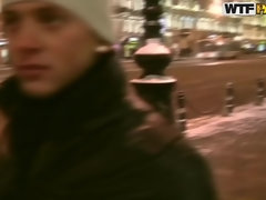 アナル, 茶髪の, 下着, お金, 公共, ストッキング, ストリップ, 三人