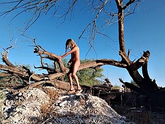 Travestis, Fétiche des pieds, Talons, Lingerie, Masturbation, Public, Transsexuelle, Solo