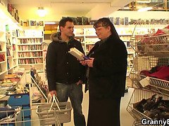 Kont, Pijpbeurt, Bruinharig, Oudere vrouw, Diep in de keel, Omie, Moeder, Stiefmoeder