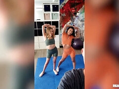 Блондинки, Минет, Член, Две девушки, Затыкание рта, Ласковые ручки, Лизание, Натуральные сиськи