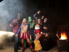 Двойное проникновение, Вчетвером, Забавное, Маски, Оргии, Наездница, Сюрприз, Сиськи