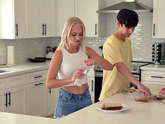 Blonde, Sucer une bite, Lingerie, Culottes ou slips, Pov, Rasée, Suçant, Nénés