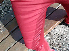 Spijkerbroeken, Buiten