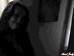 Gros cul, Gros seins, Brunette brune, Plantureuse, Mature, Seins naturels, Solo, Nénés