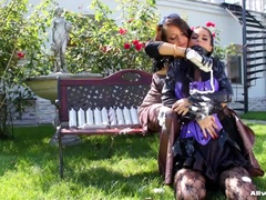 Gros seins, Nourriture, Bâillonner, Gants, Culottes ou slips, Satin, Jarretelles, Mouillée