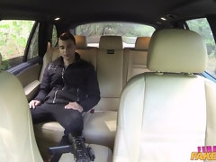 Amateur, Coche, Estilo perrito, Pajear, Lamidas, Al aire libre, Pov, Coño