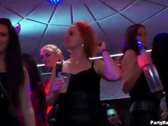 フェラチオ, 着衣女と全裸男, 衣服着たままセックス, チン, 眼鏡, グループ, ハードコア, 異人種間