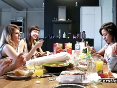 Anaal, Grote kont, Grote mammen, Bruinharig, Rijpe lesbienne, Moeder die ik wil neuken, Tiener, Speelgoed