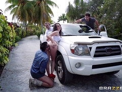 Sucer une bite, Brunette brune, Voiture, Hard, De plein air, Chatte