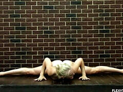 Gros seins, Blonde, Gym, Nue  à poil, Nue, Russe, Solo, Adolescente