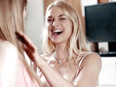 Blond, Universiteit, Harig, Rijpe lesbienne, Natuurlijke tieten, Straf, Kut duiken, Tieten likken