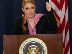 Gros cul, Gros seins, Sucer une bite, En levrette, Lingerie, Rousse roux, Jarretelles, Dénudage