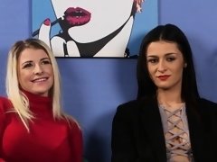 Блондинки, Британки, Брюнетки, Одетые девушки голые парни, Женское доминирование, Фетиш, Хд, Втроем