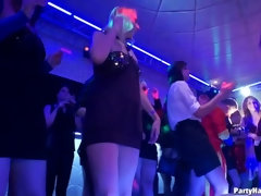 衣服着たままセックス, ダンス, チン, 手コキする, レザー, パーティ, スカート, スインガー