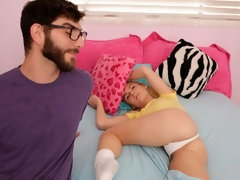 お尻, ブロンド, フェラチオ, 手コキする, なめる, オマンコ, 剃毛, ティーン