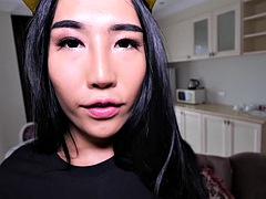 アジア人, デカパイ, フェラチオ, 手コキする, シーメール, 三人, オッパイの