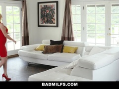 18 ans, Gros seins, Brunette brune, Femme couguar, Étudiant, Professeur, Adolescente, Plan cul à trois