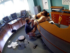 Blasen, Kitzler, Handjob, Lecken, Krankenschwester, Büro, Flotter dreier, Uniform