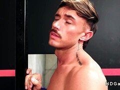 Sucer une bite, Homosexuelle, Gym, Branlette thaïlandaise, Branler, Muscle, Lécher le sphincter, Tatouage