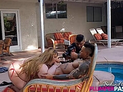 Gorda, Entre bastidores, Culo grande, Rubia, Interracial