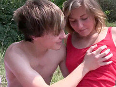 Минет, Брюнетки, На природе, На публике, Застенчивая, Молоденькие