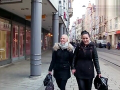 Блондинки, Брюнетки, Классика, Семяизвержение, Немки, Соски, На публике, Втроем