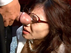 Aziatisch, Pijpbeurt, Sperma in gezicht, Japaans, Moeder die ik wil neuken, Kantoor