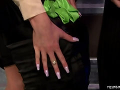 Vestidas, Estilo perrito, Ffm, Lamidas, Masturbación, Bragas, Sexo fuerte, Ducha