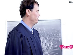 Grote kont, Gevangen, Gezin, Klein, Openbaar, Geschoren, Zusters, Tiener