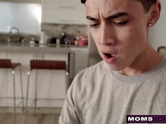 Grote lul, Grote mammen, Sperma shot, Moeder die ik wil neuken, Moeder, Tiener, Trio, Tieten likken