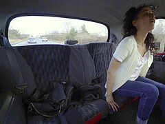 Grosse bite, Sucer une bite, Brunette brune, Voiture, Éjaculer dans la bouche, Culottes ou slips, Espagnole, Nénés