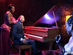 Verga grande, Tetas grandes, Negro, Mamada, Estilo perrito, Ébano, Madres para coger, Trio