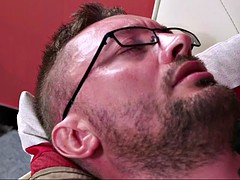 Britannique, Homme nu et filles habillées, Européenne, Fétiche, Branlette thaïlandaise, Hd, Tatouage, Plan cul à trois