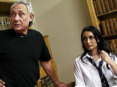 Gros cul, Grosse bite, Gros seins, Sucer une bite, Brunette brune, Maigrichonne, Adolescente