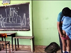 18 ans, Mignonne, Première fois, Hd, Indienne, De plein air, Professeur, Uniforme