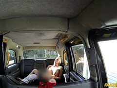 Leie, In den arsch, Grosse titten, Auto, Hundestellung, Lecken, Pov, Muschi