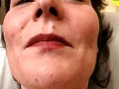 Pijpbeurt, Bruinharig, Sperma shot, Masturbatie, Rijpe lesbienne, Gezichtspunt, Kut duiken, Speelgoed