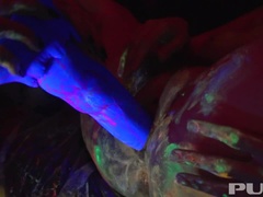 Grosse titten, Blondine, Braunhaarige, Dildo, Pov, Tätowierung, Flotter dreier, Spielzeuge