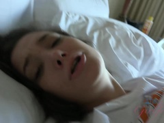 Leie, Braunhaarige, Freundin, Höschen, Piercing, Rasiert, Abendanzug, Titten