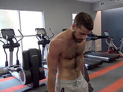 Любители, Анальный секс, Большой член, Семяизвержение, Спортзал, Волосатые, Мастурбация, Соло